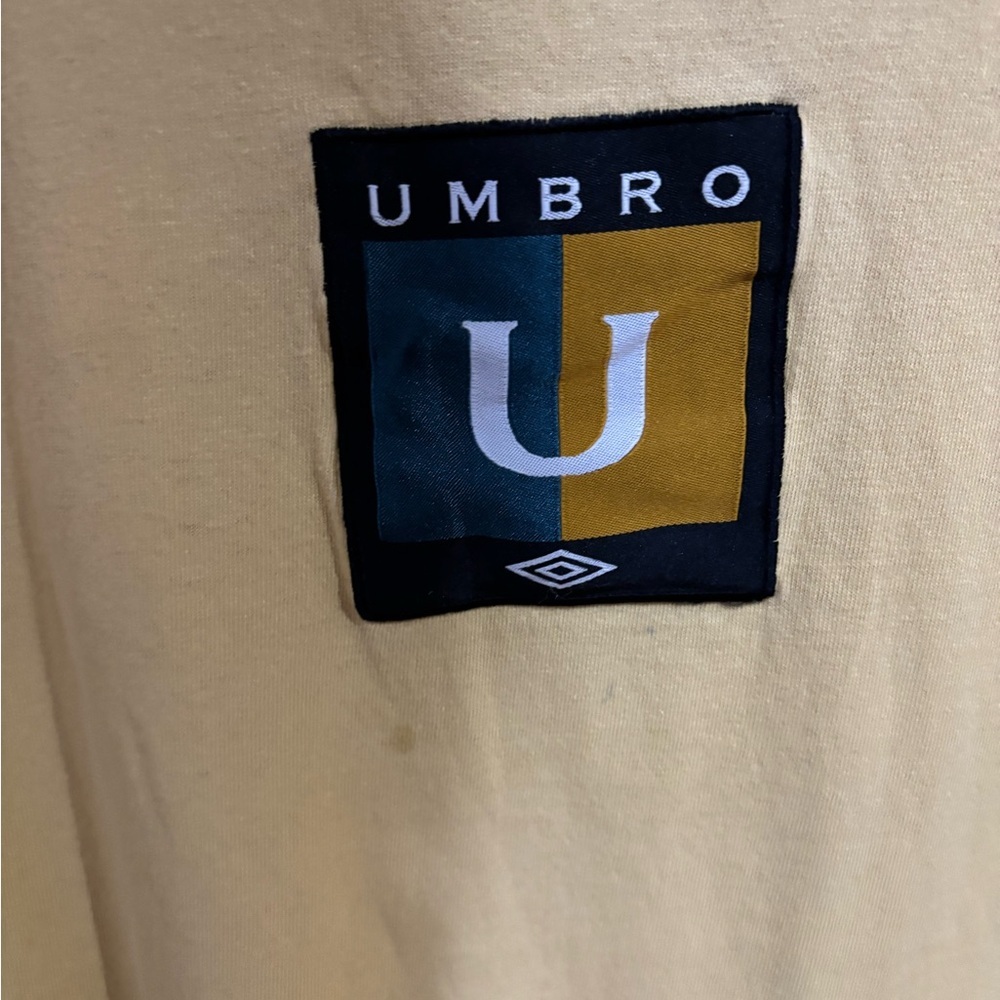Vintage Umbro Men's pale yellow T-Shirt size medium 100% cotton - Picture 3 of 6